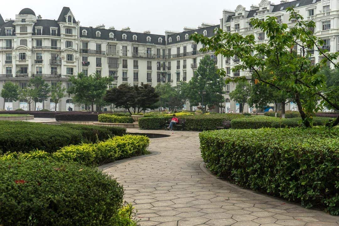 China's 'Fake' Cities Are Eerie Replicas of Paris, London and Jackson Hole,  Wyoming - ABC News