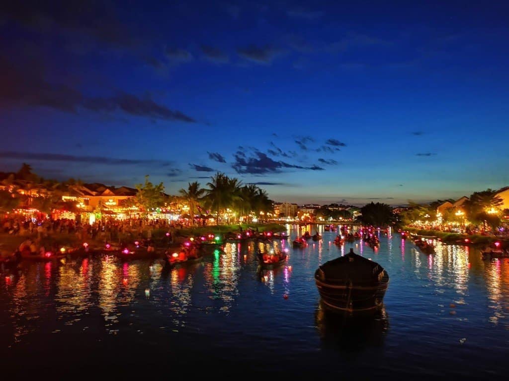 The Magical Hoi An Light Up At Night With Lanterns Everywhere