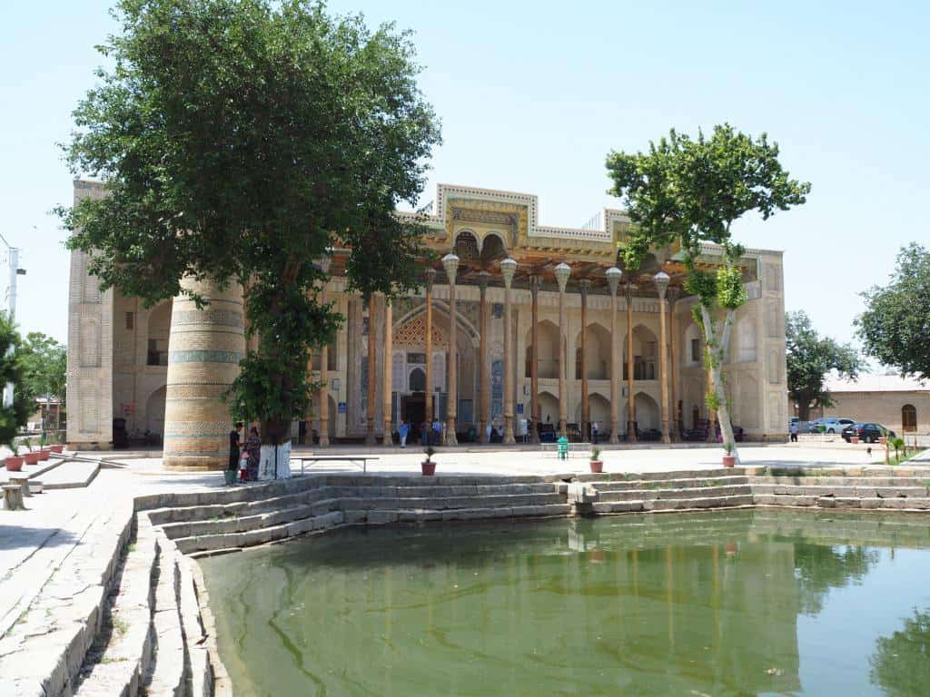 Bolo-Hauz-Mosque
