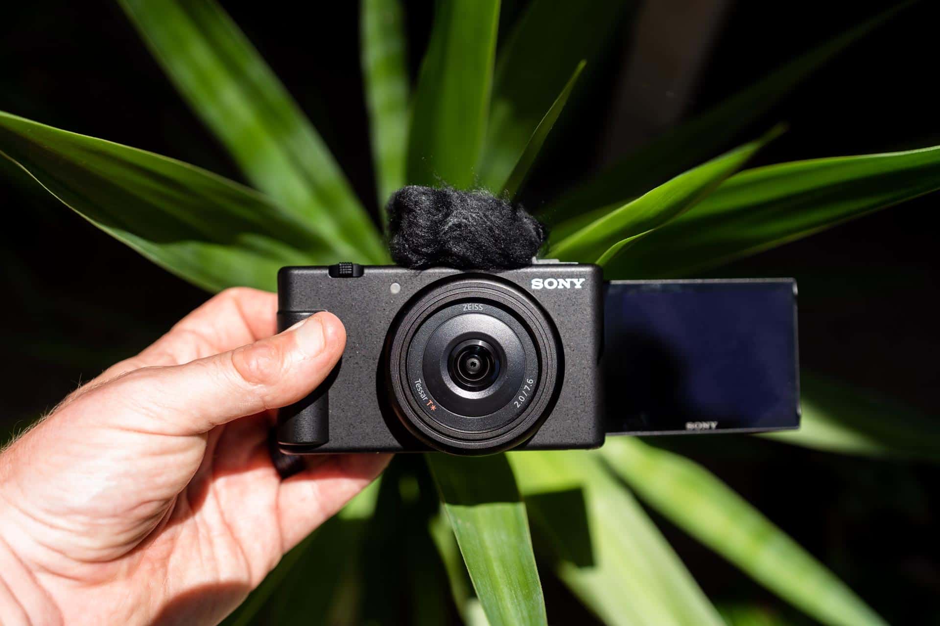 Introducing vlog camera ZV-1F | Sony