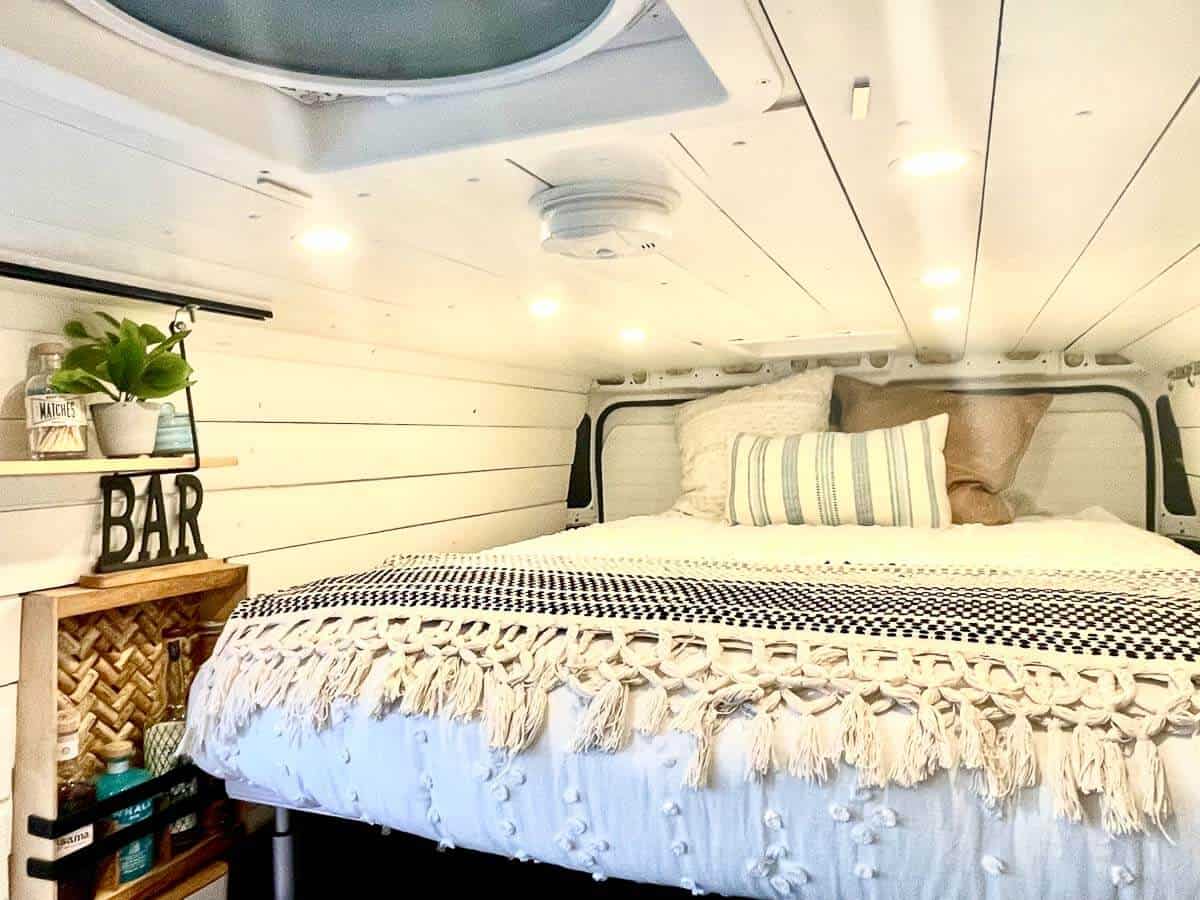Design a professional extendable bed for your camper van 