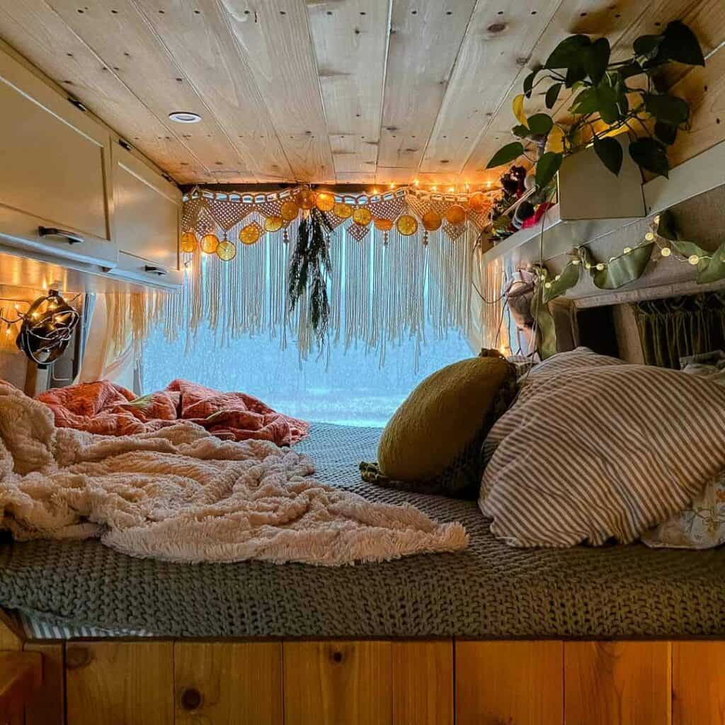https://www.nomadasaurus.com/wp-content/uploads/2023/11/Sprinter-Anthony-Bed-with-view-67-1024x1024.jpg